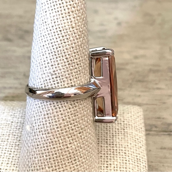 NEW Topaz and Silver Elongated Ring - Picture 3 of 3